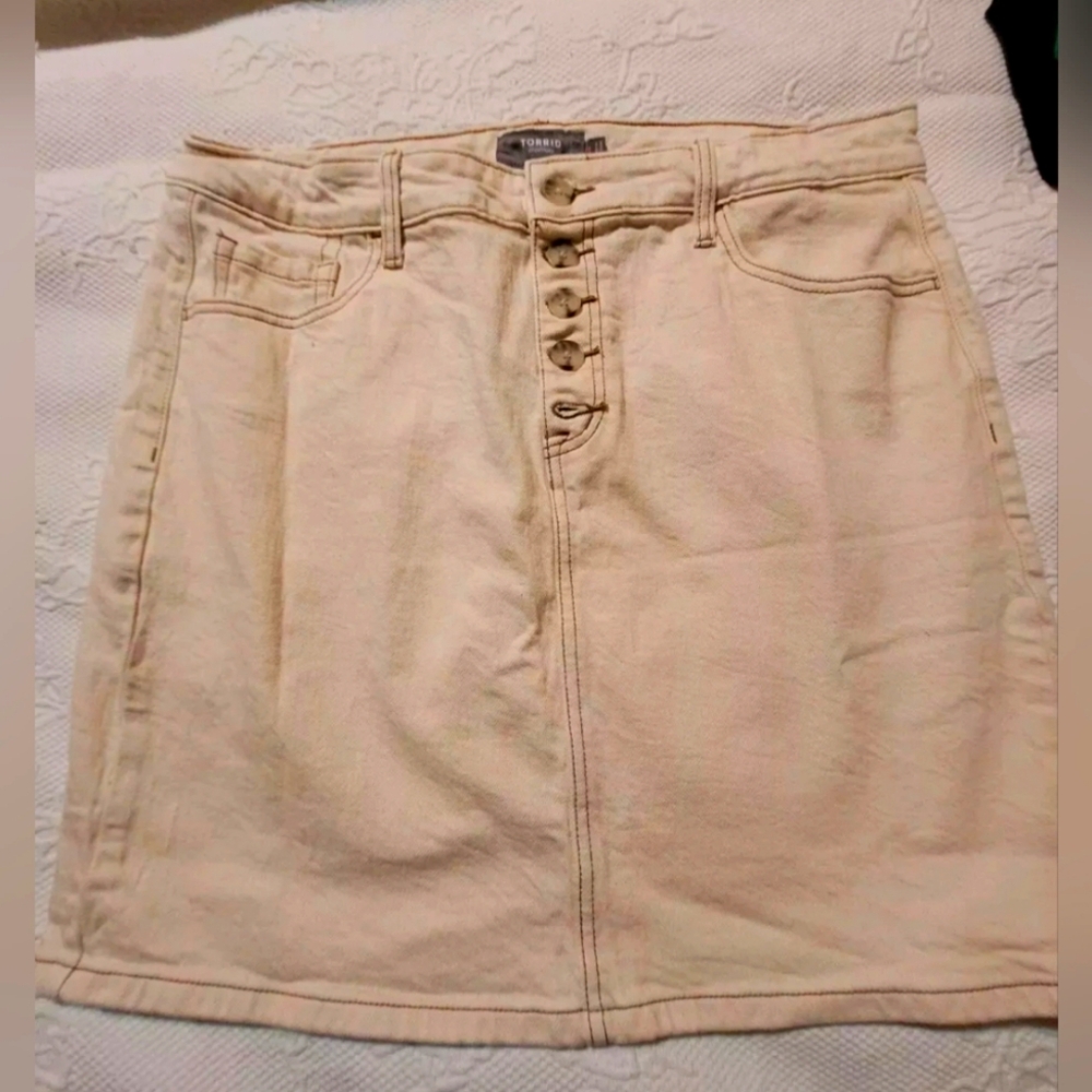 torrid Cream Button-Front A-Line Mini Skirt